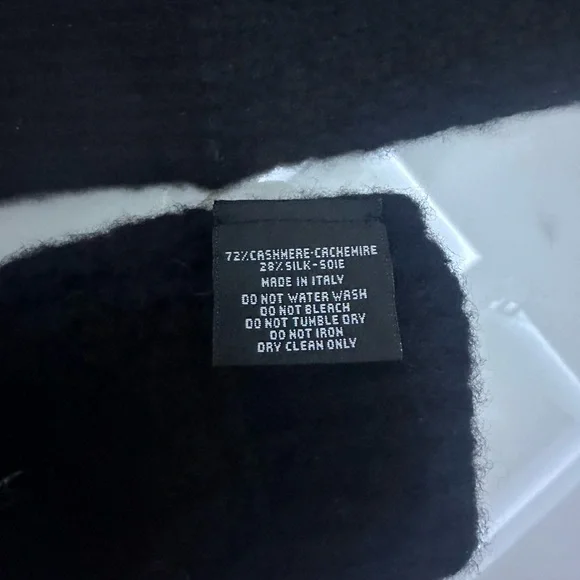 Authentic Chanel cashmere gloves !! One size! NWT - Picture 7 of 9